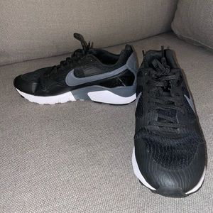 Gently Used Women’s NIKE AIR PEGASUS ‘92